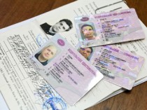 Новые водительские удостоверения появятся в России в конце марта