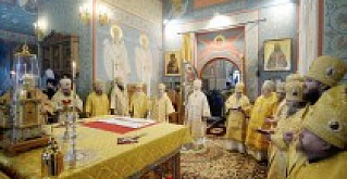 Митрополит Никодим сослужил Святейшему Патриарху Кириллу за Божественной Литургией в Тобольске