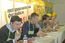 Челябинск впервые увидел чемпионат по поеданию пиццы!