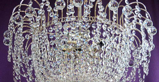 Подарочные хрустальные люстры на выставке «Накануне Рождества»