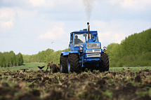 На «Дне Уральского поля» выберут лучшего тракториста